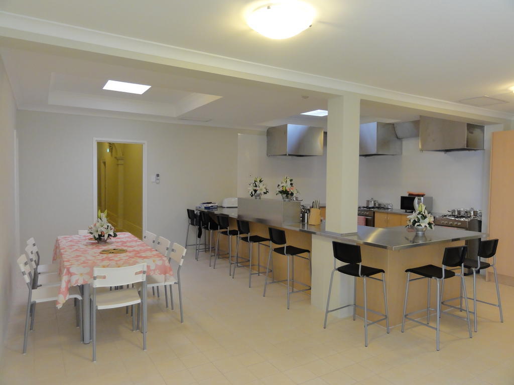 Хостел Perth 178 Backpackers Екстер'єр фото